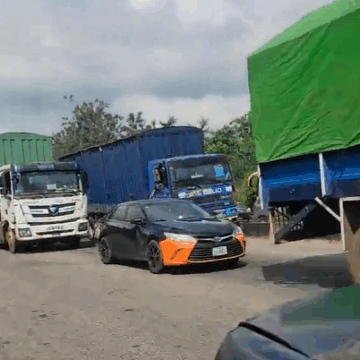 image Inter-City Coach Drivers Unites To Barricade The Road Against Nigerian Police Officer Who Shot The Tire Of A Luxury Bus After He Demanded For Bribe, Demands For Replacement