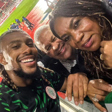 Alex Iwobi Poses With Parent After Delivering An Astonishing Performance For Nigeria Against Tanzania In The AFCON