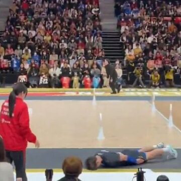 Japanese Volleyball Player Yuji Nishida, Makes Face Slide And Kneeling Bow Apology, After Accidentally Hitting Courtside Staff With His Serve.