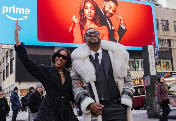 Photo News: American Singer And Actress Kelly Rowland Shows Excitment After Rom-Com ‘Relationship Goals’ Airs On Times Square Billboard