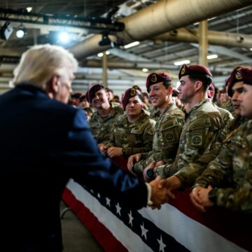 Photo News: “Thank You To Our Great Warriors And The Men And Women Of The Army” —President Trump Greets Military Members And Their Families At Fort Bragg 🇺🇸