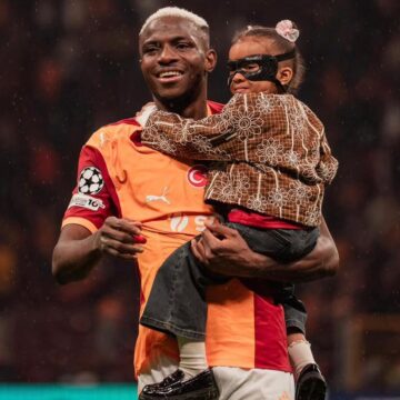 Victor Osimhen shared a joyous moment with his daughter, Hailey True Osimhen, after providing two assists in Napoli’s 5-2 victory over Juventus in the first leg of their UEFA Champions League playoff tie.