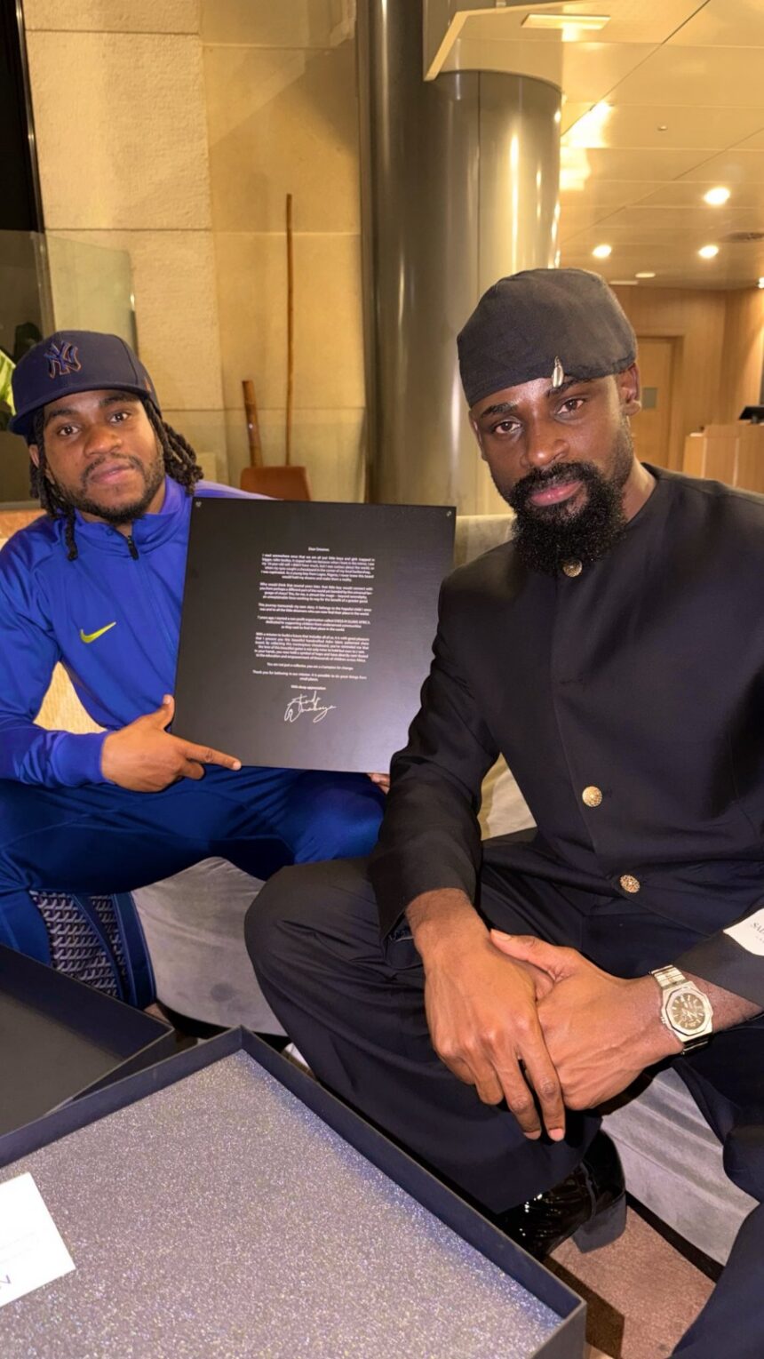 Naija Boyz: Chess In The Slum Convener Tunder Onakoya, Delivers Customized Chess Set To Ademola Lookman, After 4–2 Atlético Madrid’s Victory Over Espanyol.