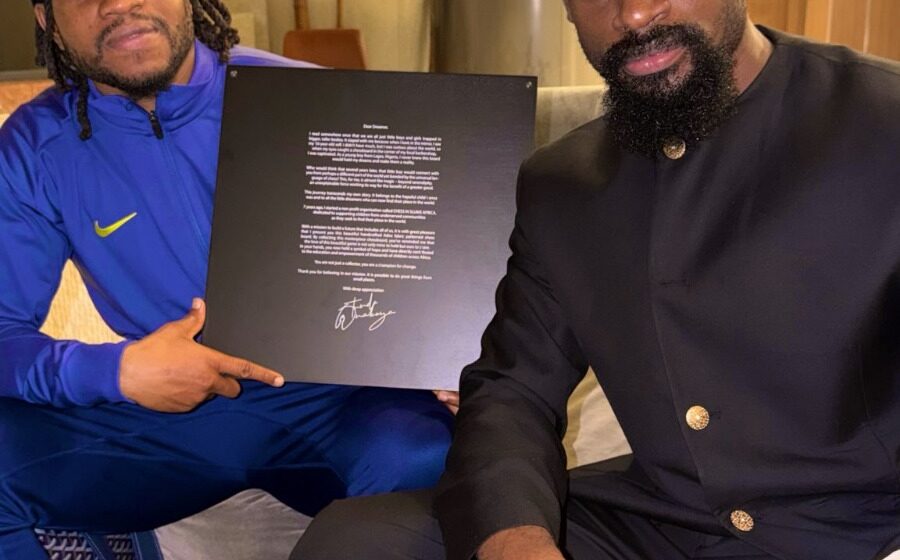 Naija Boyz: Chess In The Slum Convener Tunder Onakoya, Delivers Customized Chess Set To Ademola Lookman, After 4–2 Atlético Madrid’s Victory Over Espanyol.