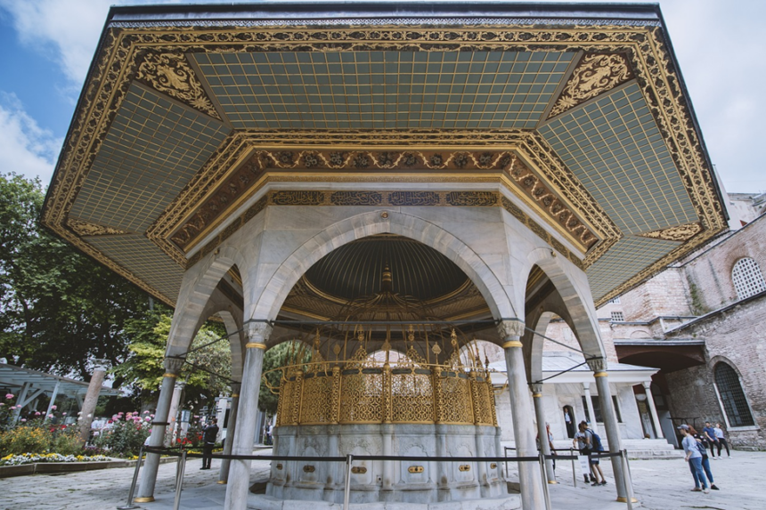 image The Great Stone Storytellers: Why Architecture Is The Ultimate Travel Guide