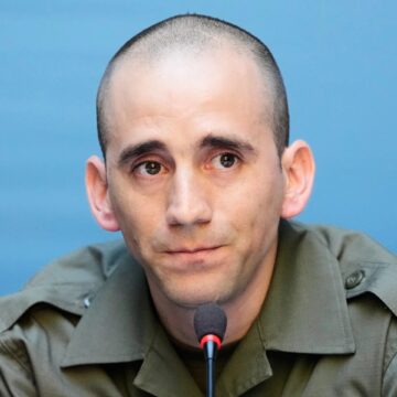 Freed Argentine Officer Urges Release Of Remaining Foreign Prisoners In Venezuela