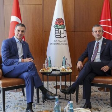 Türkiye Opposition Leader Özgür Özel Applauds Spaniard President Refusal To Join The War, Vows Support Against Trump’s Threat.