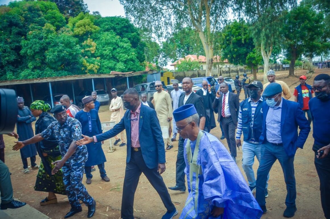 Former Governor Mallam Nasir El-Rufai Arrives Kaduna State High Court For His Arraignment By The ICPC, After Mother’s Burial.