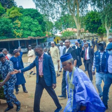 Former Governor Mallam Nasir El-Rufai Arrives Kaduna State High Court For His Arraignment By The ICPC, After Mother’s Burial.