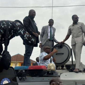  Plateau State Governor Condolence Visits To Angwan Rukuba Community After Terrorist Open Fires On Residents, Killed More Than 10, Injured Several, Caleb Mutfwang Gives Speech In An Armor Tank.