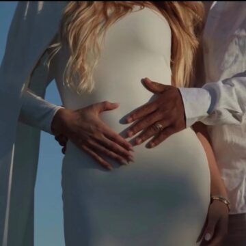 WhatsApp Image 2026-04-10 at 3.57.37 PM Endrick and his wife have announced that they are expecting a baby. 🤍