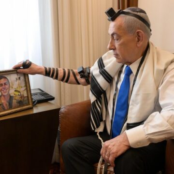 P.M Netanyahu On Yom HaZikaron, Lay Tefillin In Memory Of U.S Based Lone Soldier Who Died In Defense Of The state of Israel.