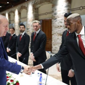 WhatsApp Image 2026-05-18 at 2.00.22 PM (1) Photo News: The President Of Turkey Tayyip Erdoğan Handshaking Nigerian Forward Victor Osimhen And His Süper Lig champion Galatasaray Team At Dolmabahçe Presidential Office In Istanbul.