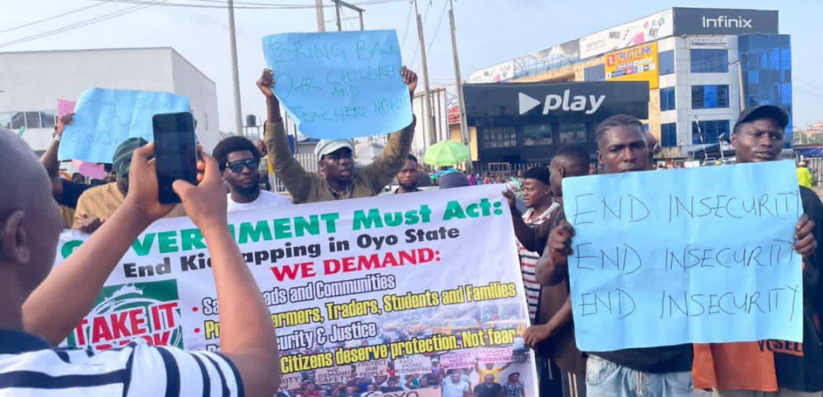 Photos: Ongoing Protest In Oyo State Demanding Release Of Abducted Principal, Teachers And Students