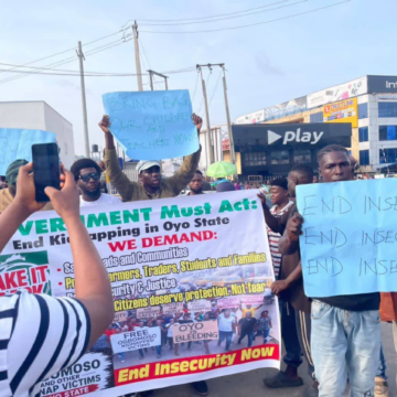 Photos: Ongoing Protest In Oyo State Demanding Release Of Abducted Principal, Teachers And Students