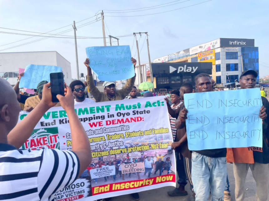 Photos: Ongoing Protest In Oyo State Demanding Release Of Abducted Principal, Teachers And Students
