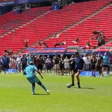 Milwaukee Bucks Power Forward Giannis Antetokounmpo Shows Off Footwork Skills, Claims He Would “ Have Easily Made It To The Premier League” If Not For His  6’11