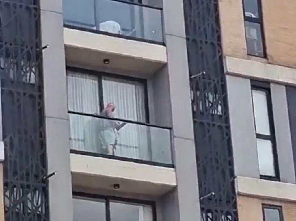 image Colombian Woman Screams Attracts Authorities To A 35-Year-Old Airbnb Apartment, Abusing An Underage On His Balcony, Police Find Three Under Age Children