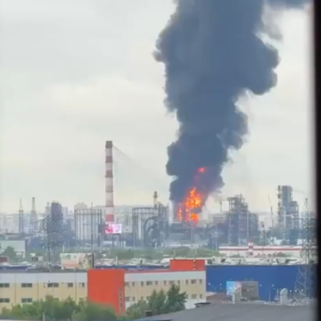 Ukraine Responds To Russian Strike, Hit An Oil Refinery At A Distance Of 500 Kilometers, President Zelenskyy Declares “Russia Must Be Forced To End Its War Against Our People.”